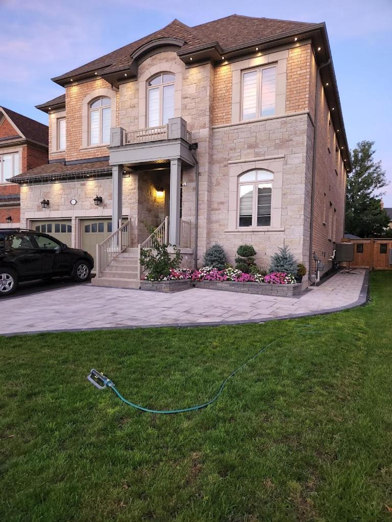 2 Bedrooms 2 Washrooms 2 Parking Spots Basement Apartment Newmarket Exterior foto